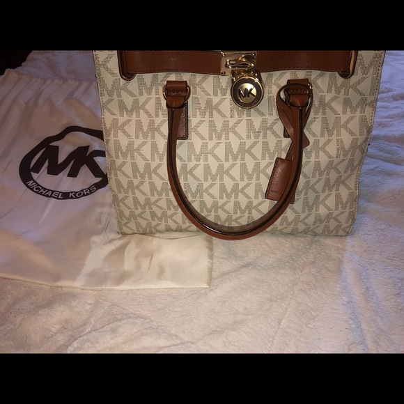 Micheal Kors bag. - Picture 8 of 8